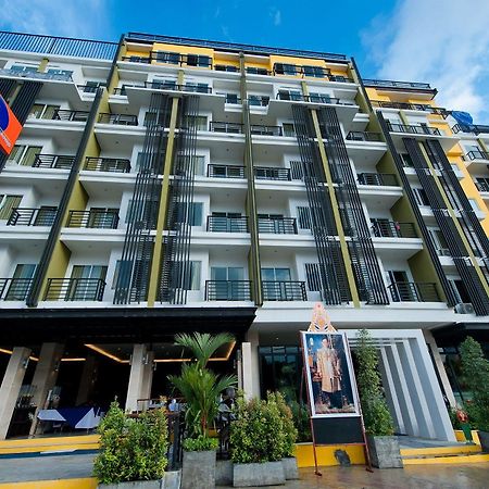 Blue Sky Patong Hotel Buitenkant foto