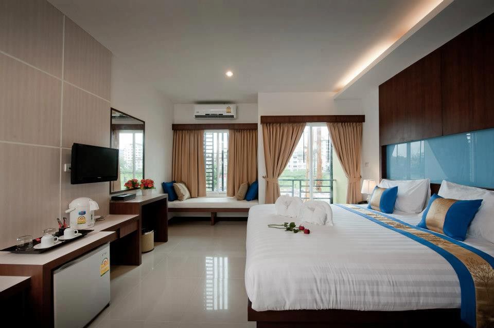 Blue Sky Patong Hotel Buitenkant foto