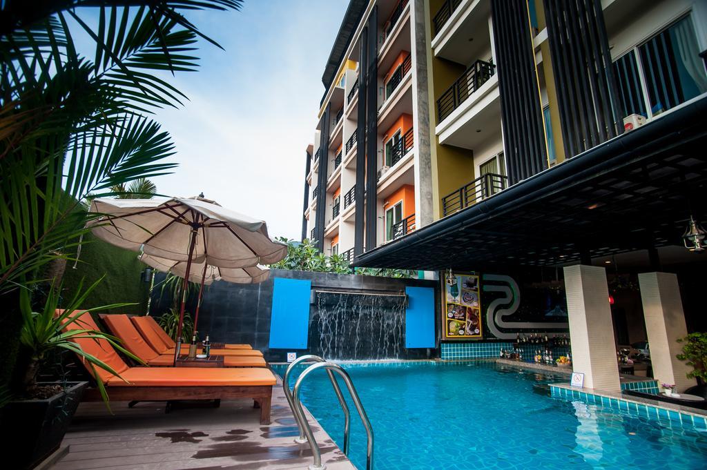 Blue Sky Patong Hotel Buitenkant foto