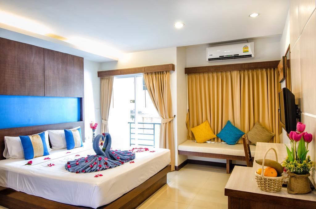 Blue Sky Patong Hotel Buitenkant foto
