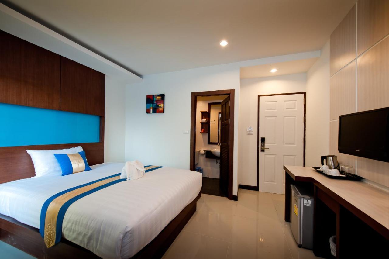 Blue Sky Patong Hotel Buitenkant foto