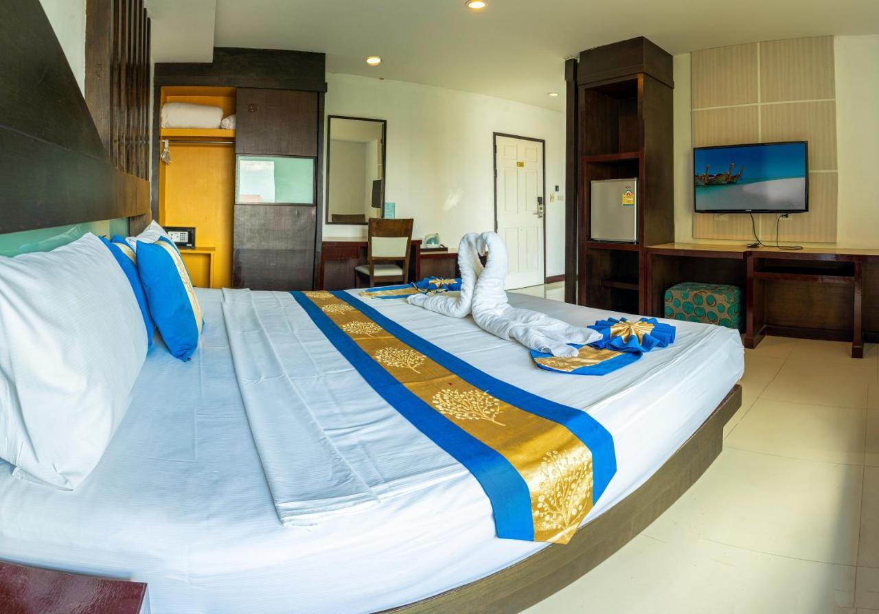 Blue Sky Patong Hotel Buitenkant foto